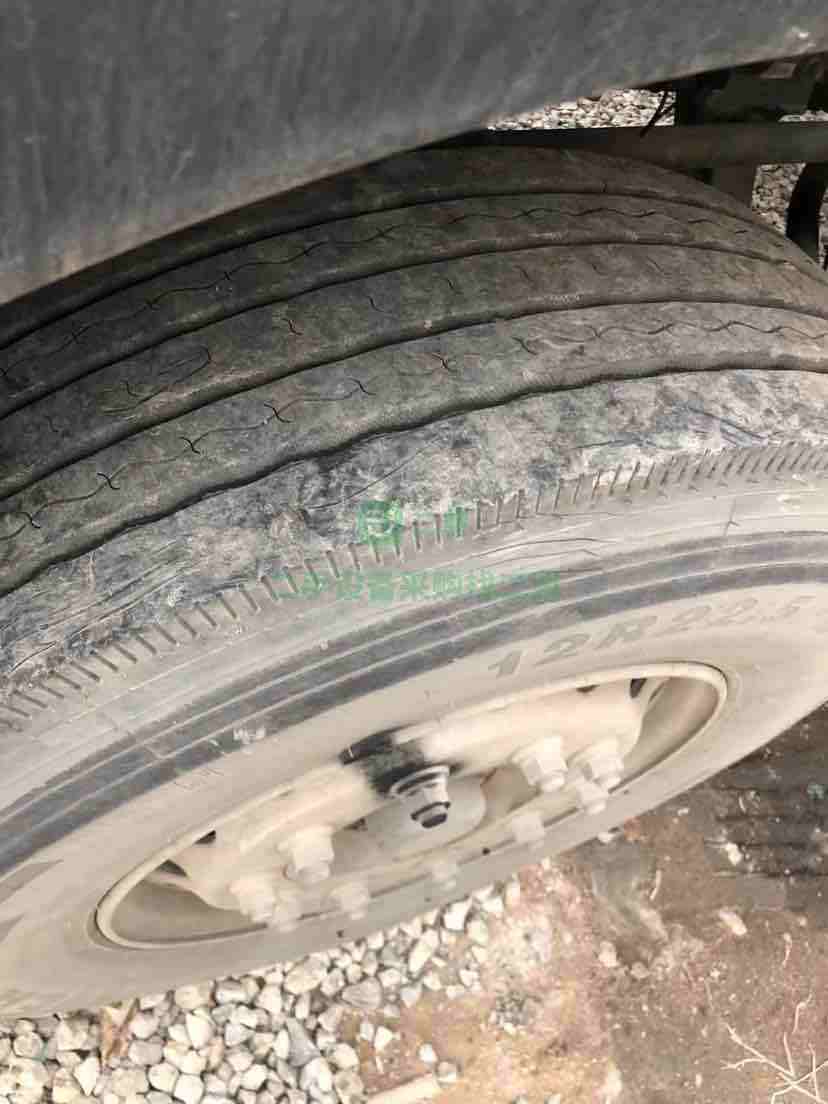 出售16年底國5排放豪沃T7牽引車