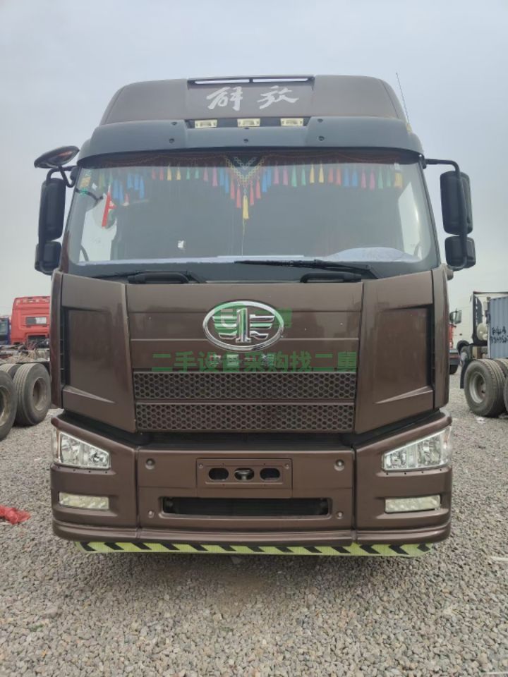 出售17年4月解放500馬力牽引車