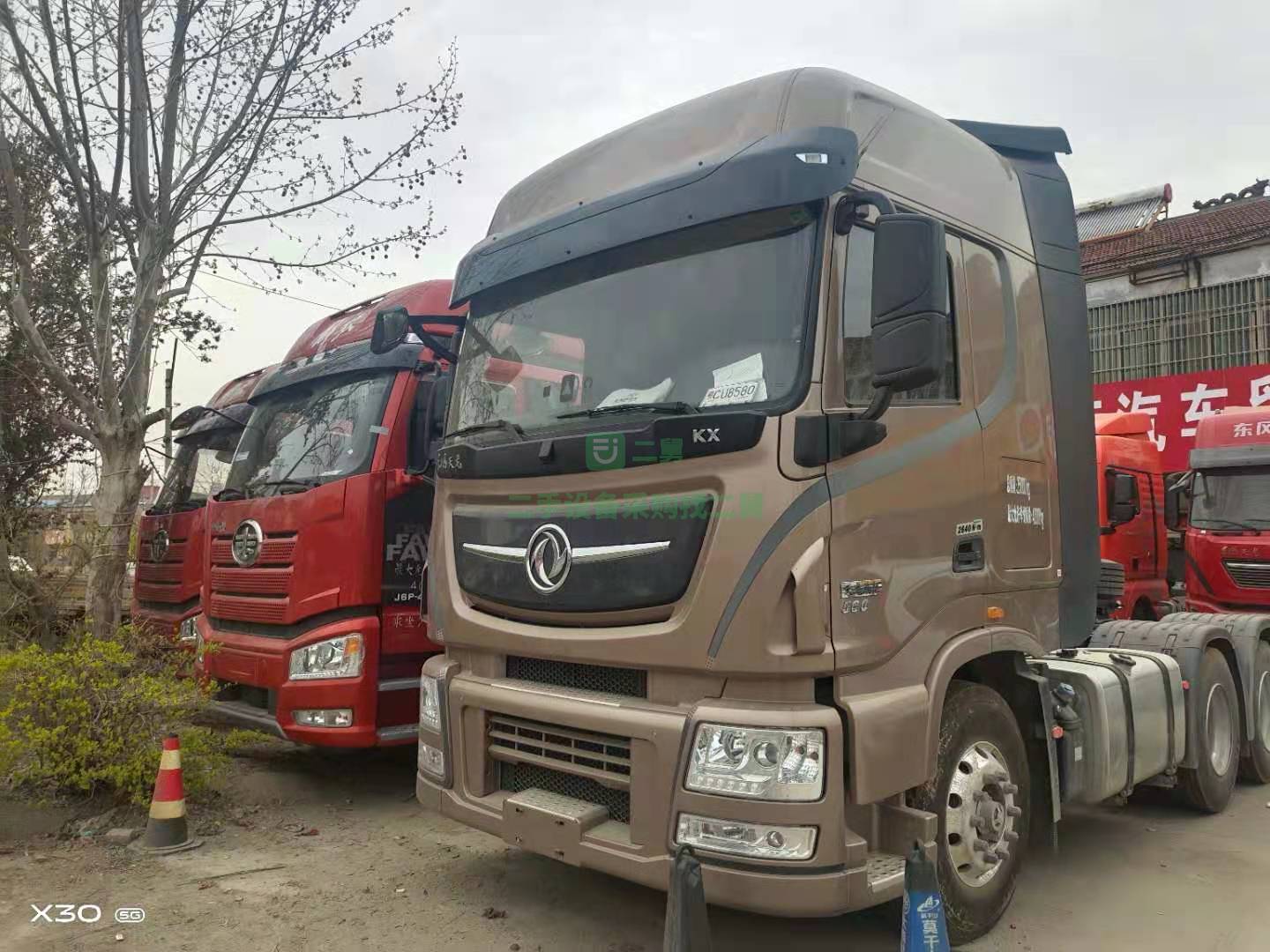出售一臺(tái)新車東風(fēng)天龍旗艦560馬力牽引車，自動(dòng)擋帶液緩