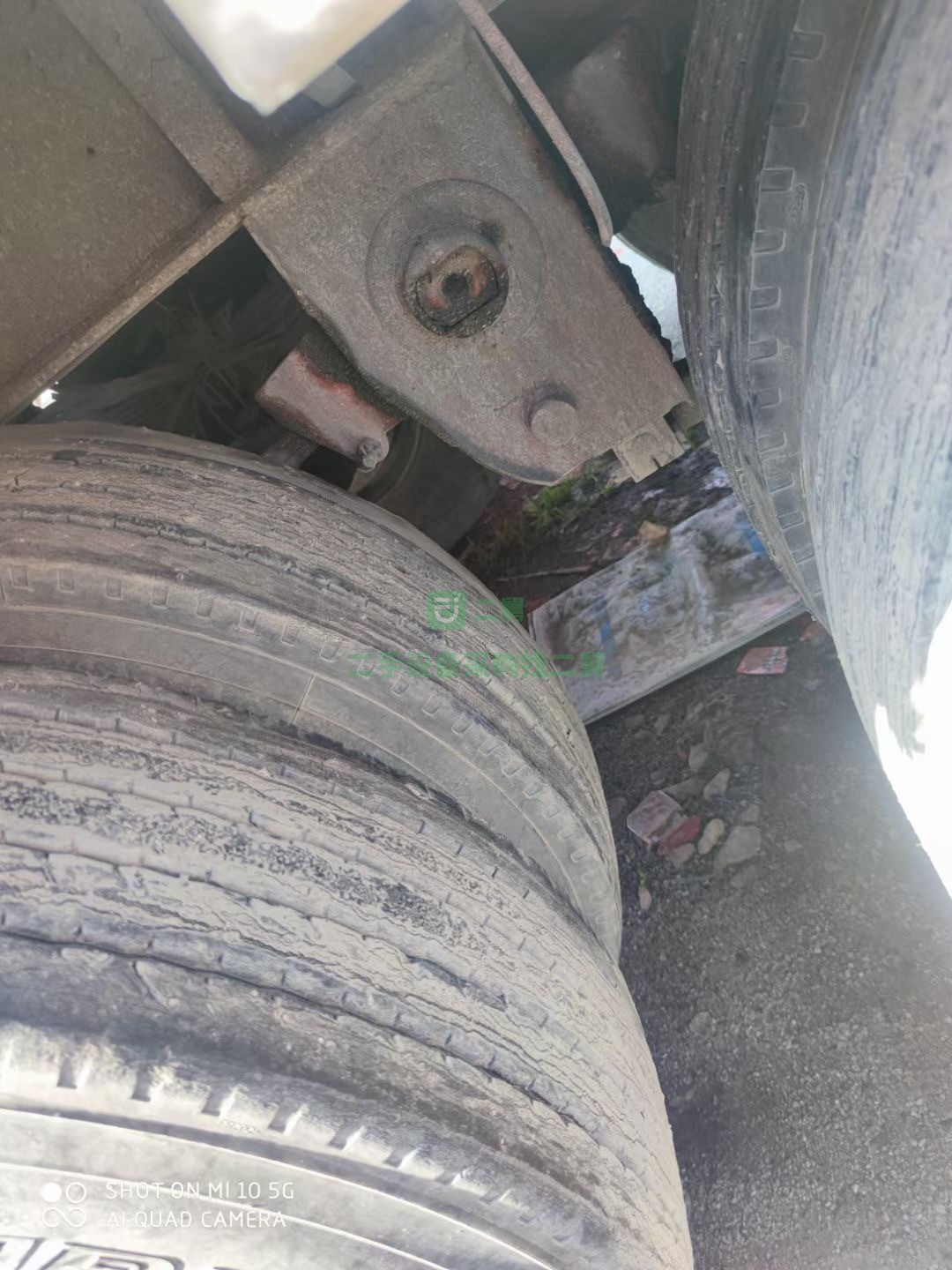 出售解放j6p550馬力牽引車帶13米中集高低倉欄掛車