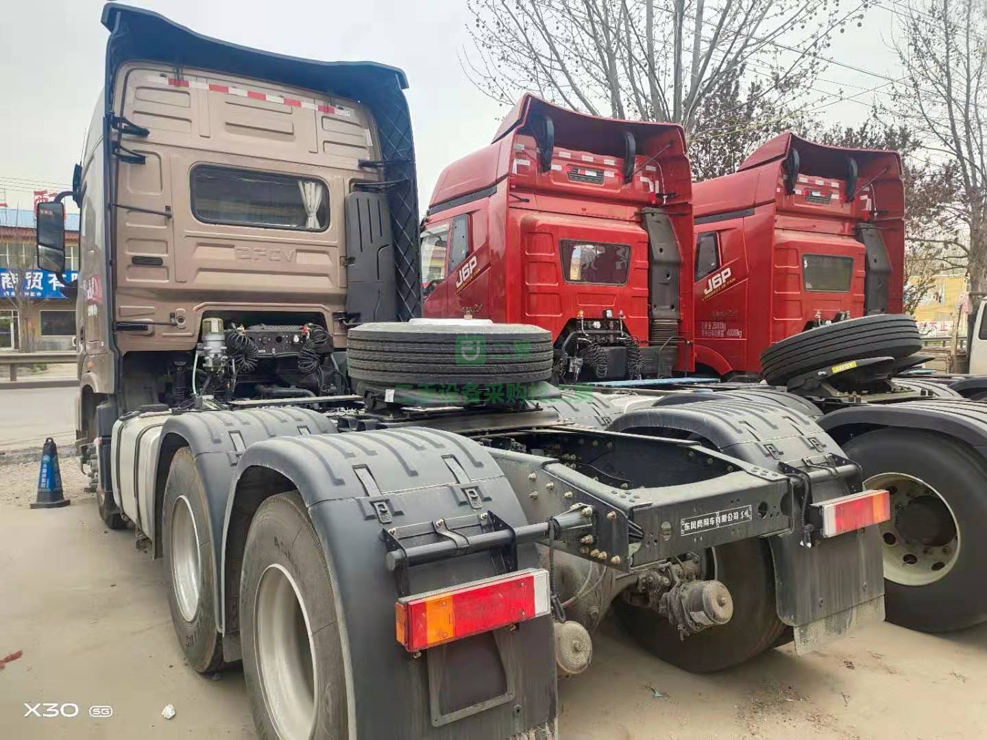 出售一臺(tái)新車東風(fēng)天龍旗艦560馬力牽引車，自動(dòng)擋帶液緩