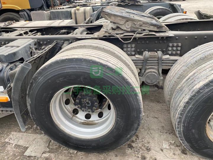 出售新啟航17年11月上戶，雷諾450馬力牽引車，國五排放雙驅輕體