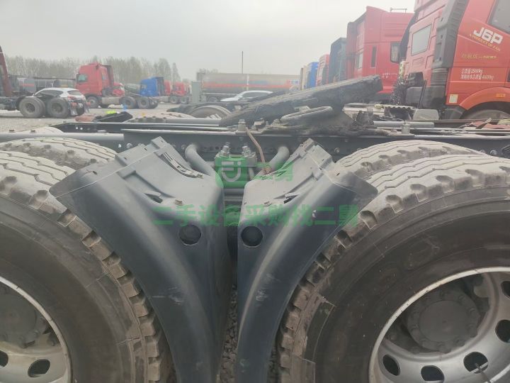 出售18年11月汕德卡540馬力牽引車原車液緩車況精品
