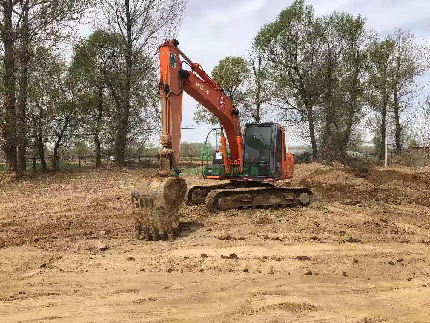 出售一臺14年出廠18年報關(guān)挖掘機，價格不高
