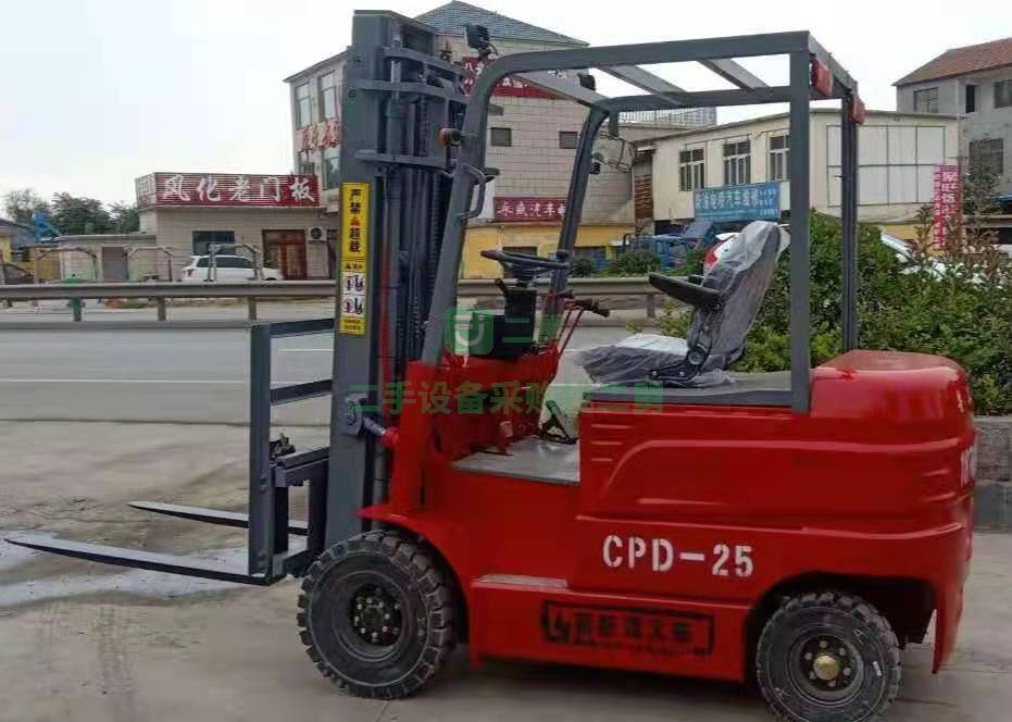 出售一臺純電動叉車，1.5噸，兩噸，三噸，可連續工作5到8小時