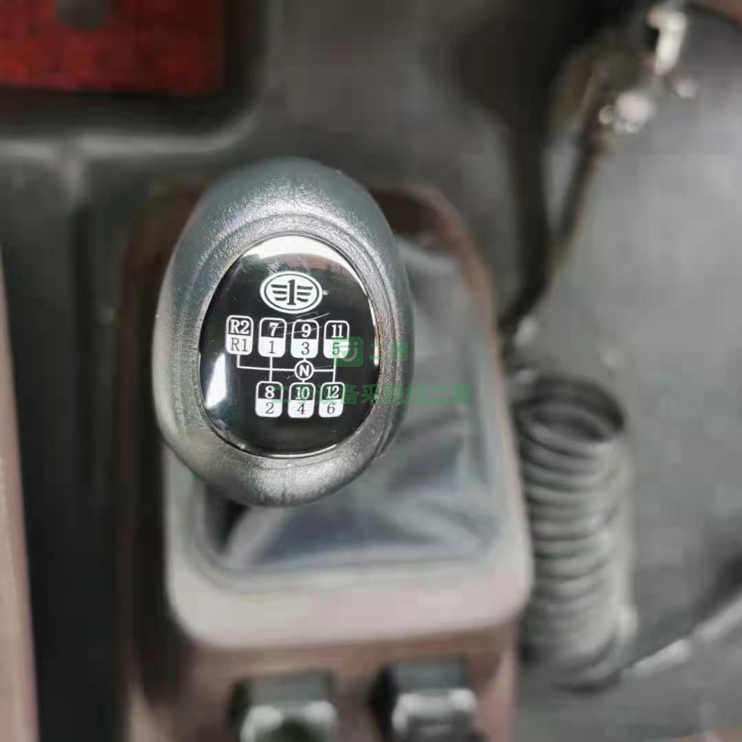 出售一臺解放JH6/560馬力牽引車錫柴領航版