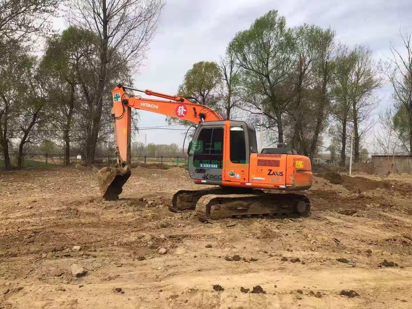 出售一臺14年出廠18年報關(guān)挖掘機，價格不高