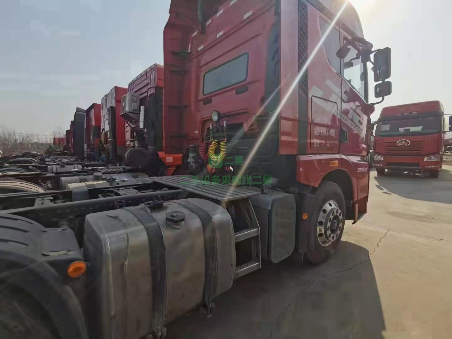 出售19年11月出廠錫柴550馬力領航版牽引車，雙油箱全車免維護車橋