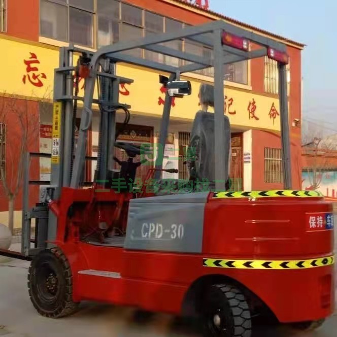 出售一臺純電動叉車，1.5噸，兩噸，三噸，可連續工作5到8小時