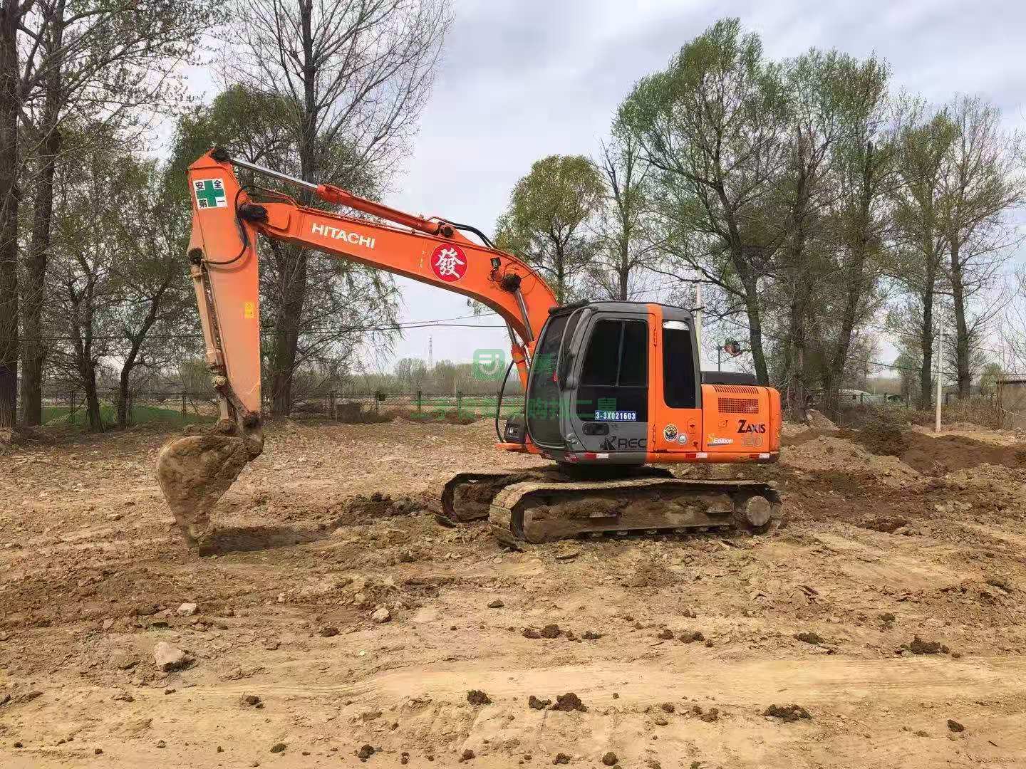 出售一臺14年出廠18年報關(guān)挖掘機，價格不高