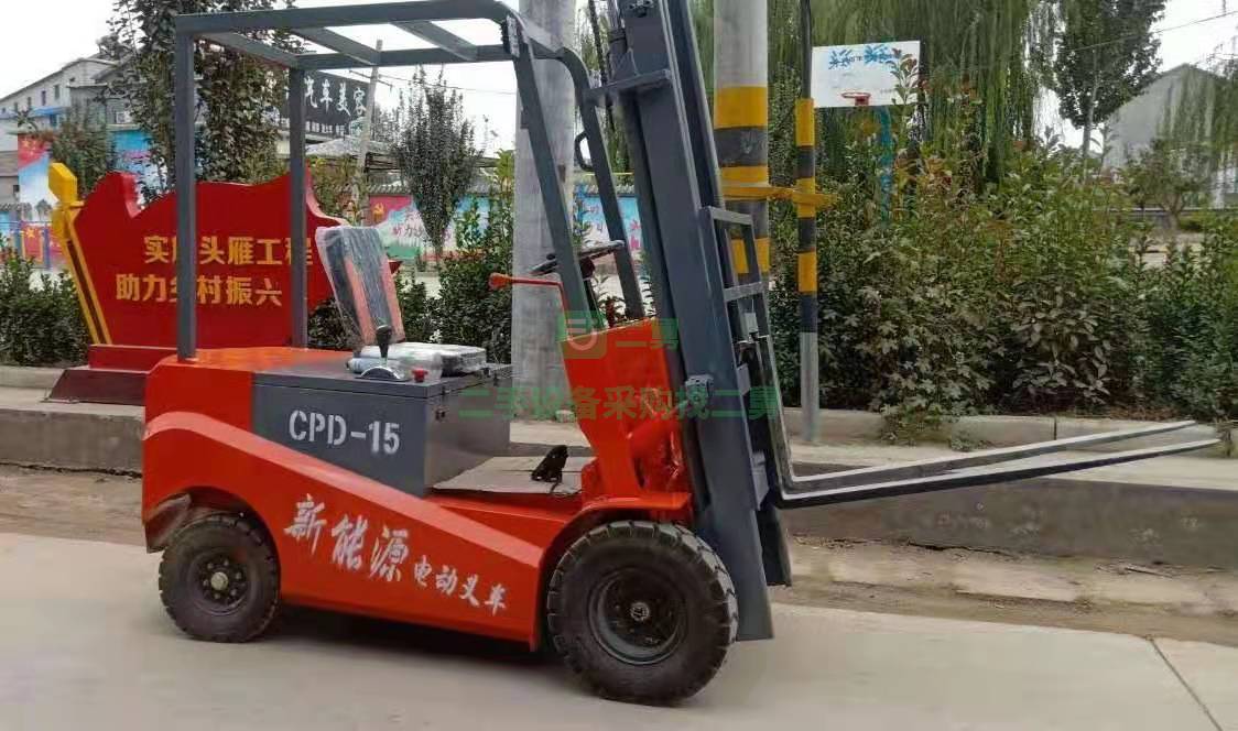 出售一臺純電動叉車，1.5噸，兩噸，三噸，可連續工作5到8小時