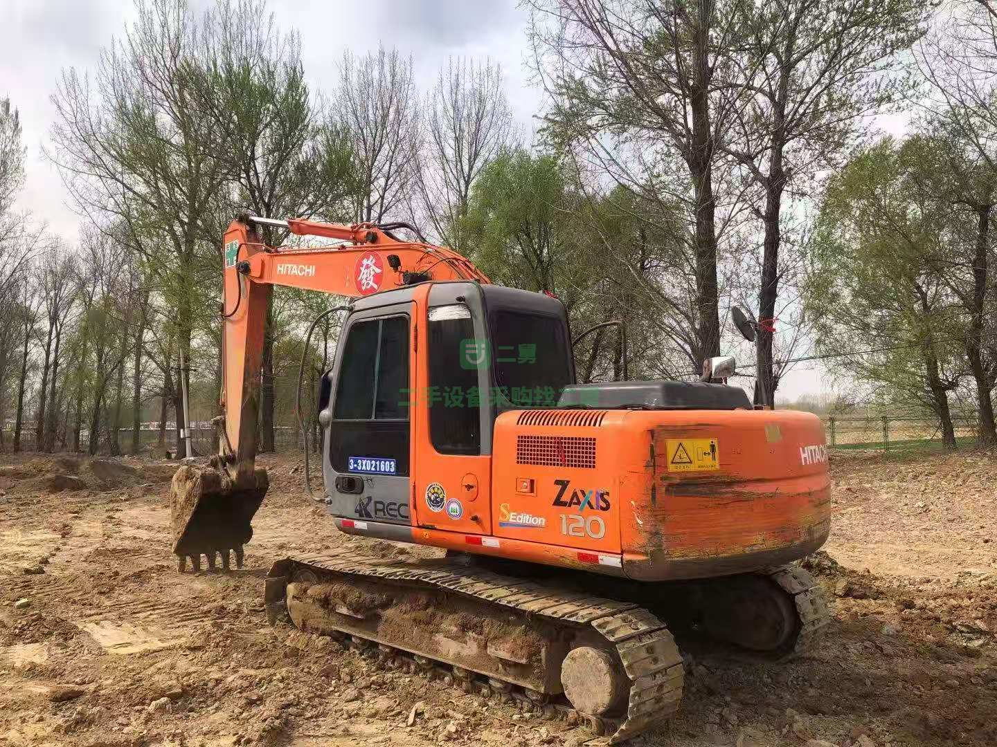 出售一臺14年出廠18年報關(guān)挖掘機，價格不高