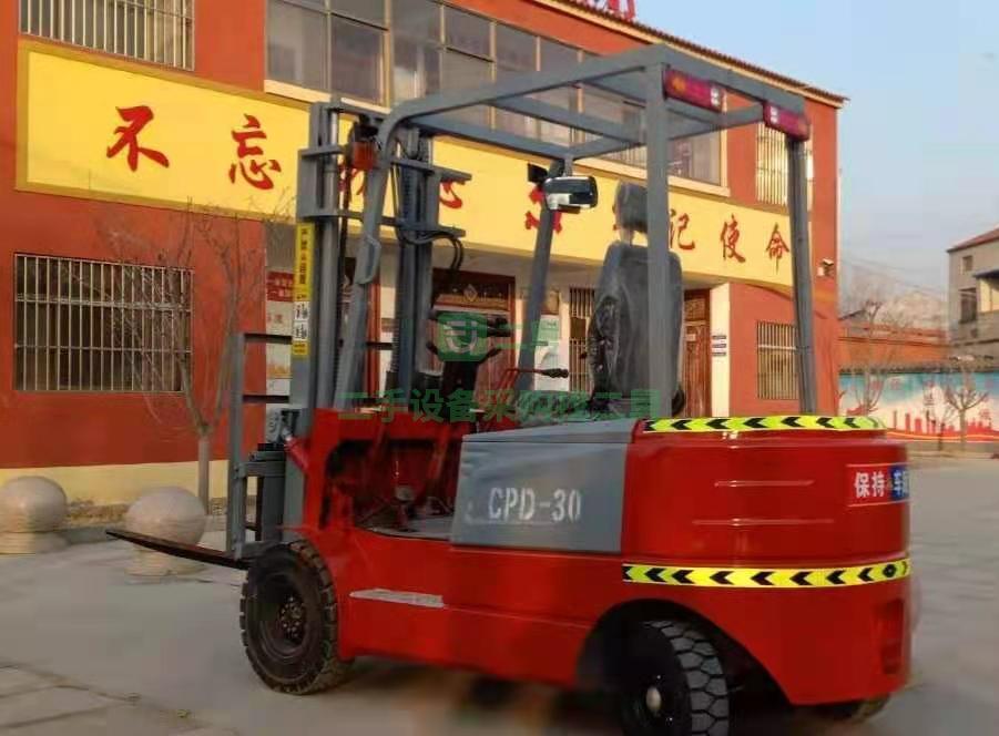 出售一臺純電動叉車，1.5噸，兩噸，三噸，可連續工作5到8小時