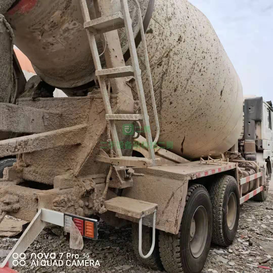 出售一臺15年國四德龍，濰柴發動機攪拌車，336馬力