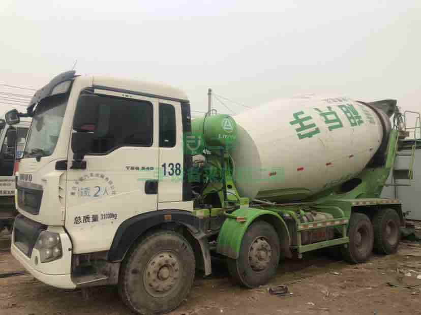 出售1臺17年豪沃T5G輕量化攪拌車，國五排放，凌宇上裝大12拉14方，包提檔過戶