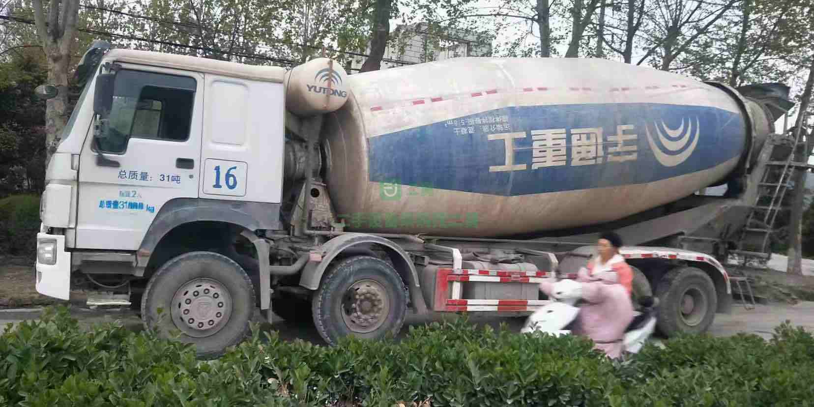出售15年豪沃攪拌車，宇通上裝大18拉20方，包提檔過戶
