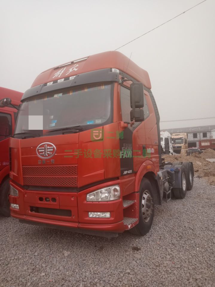 出售二手的解放雙驅二拖三九成新的手續齊全包過戶運輸車