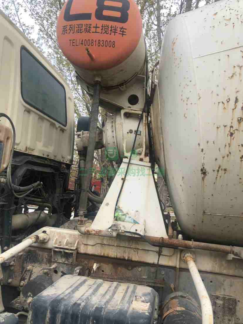 出售13年歐曼攪拌車，L8上裝大14拉16方，單買打包都可以，剛檢完車，包提檔