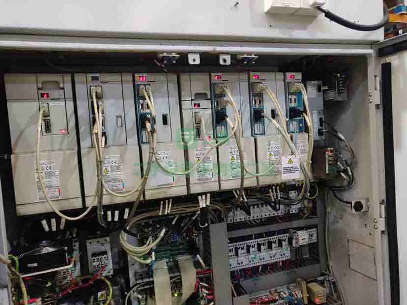 出售日本馬扎克4800六工位臥加工數控機床