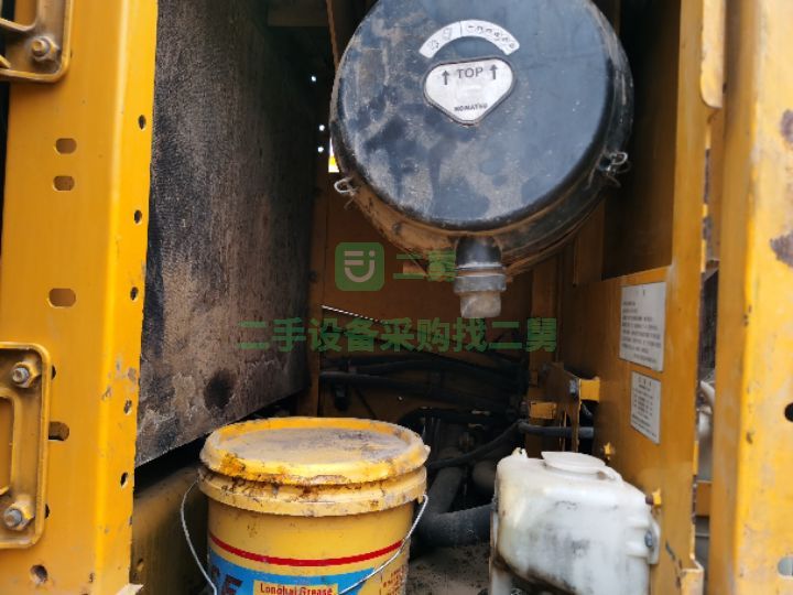 出售二手八成新的小松22O一8MO挖掘機