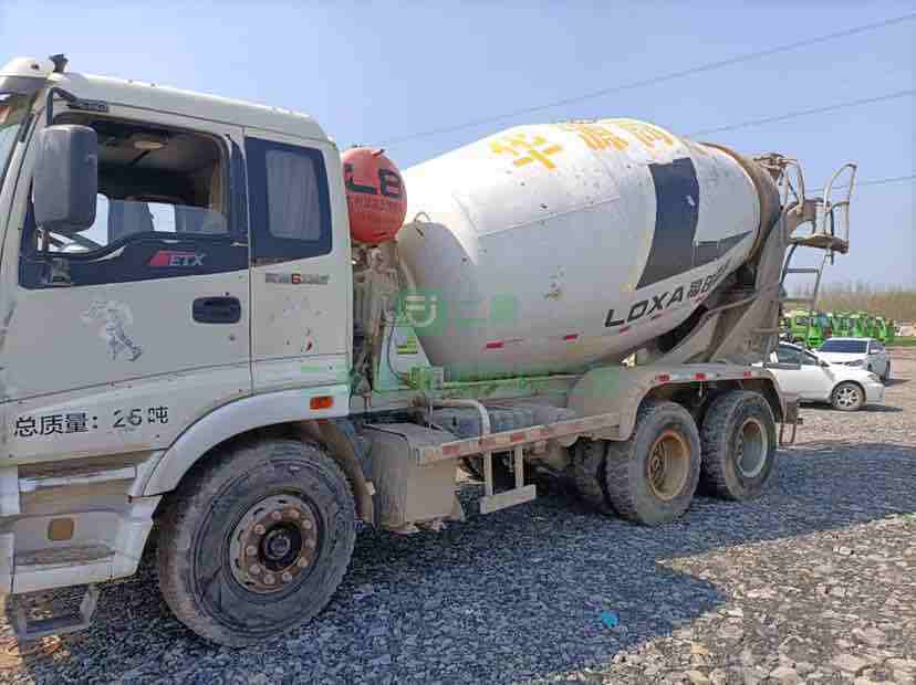 出售一臺(tái)14年歐曼攪拌車(chē)，L8上裝10方罐，國(guó)四排放，包提檔過(guò)戶