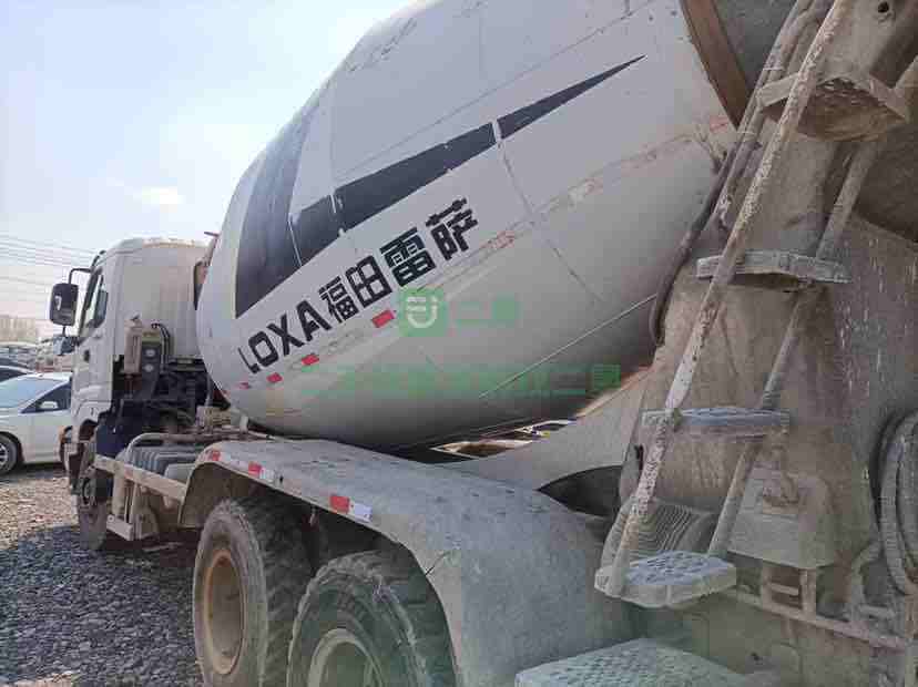 出售一臺(tái)14年歐曼攪拌車(chē)，L8上裝10方罐，國(guó)四排放，包提檔過(guò)戶