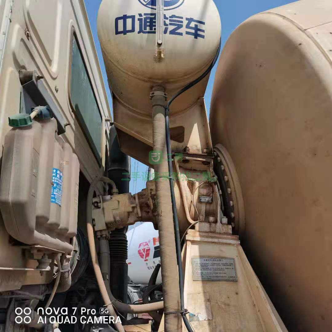 出售一臺17年國五豪沃大14拉16方攪拌車，380馬力