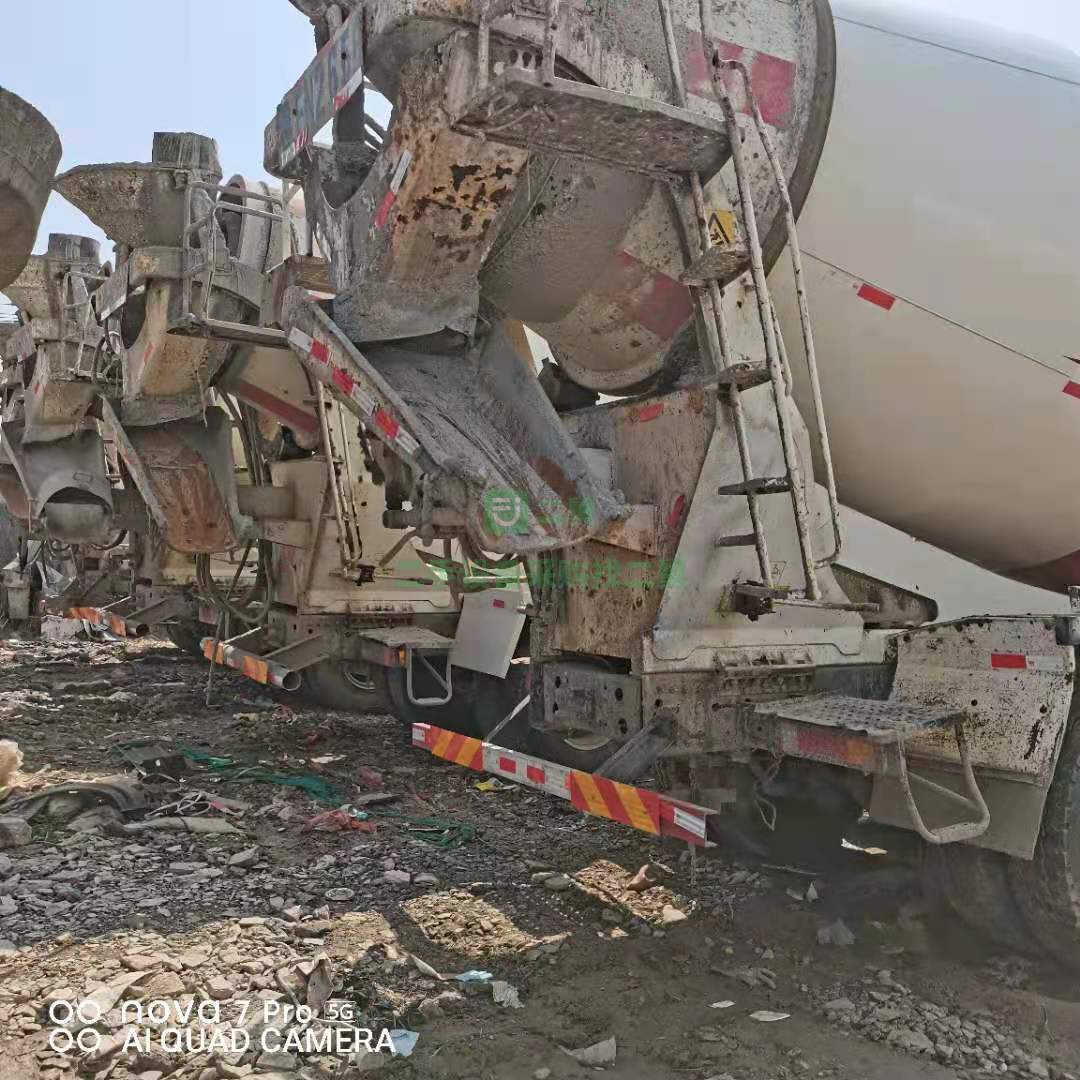 出售一臺14年國四豪沃大12方攪拌車，三一上裝