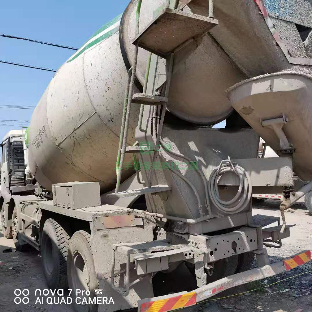 出售一臺17年8月國五輕量化大12方攪拌車，凌宇上裝