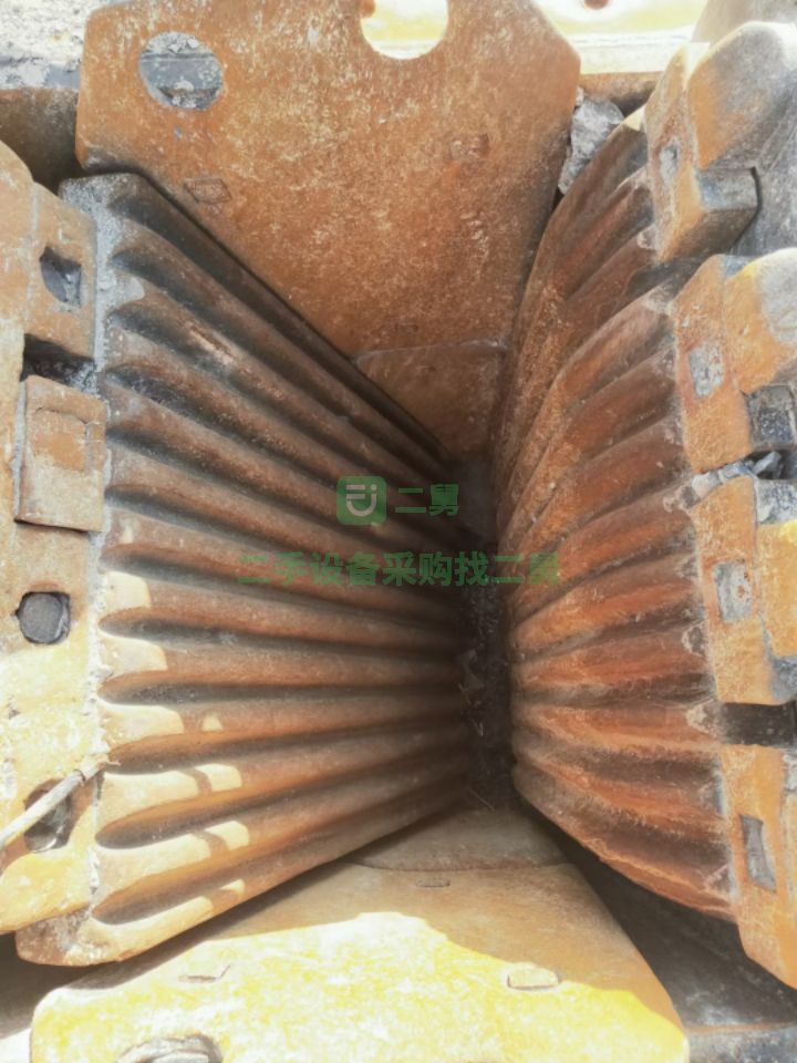 出售69鄂式破碎機帶電機