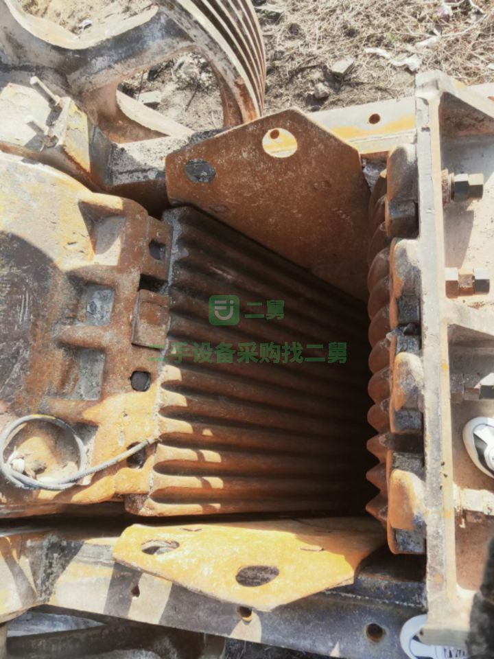 出售69鄂式破碎機帶電機