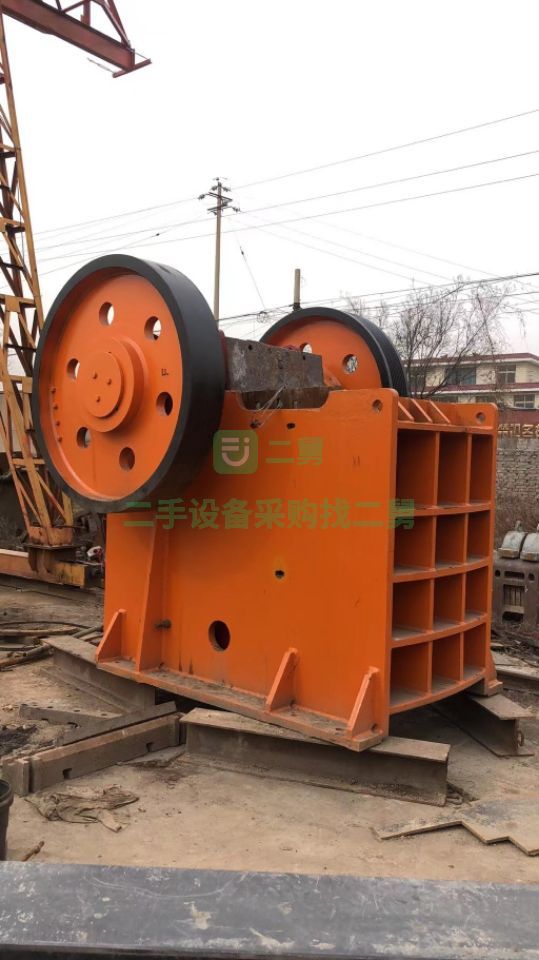 出售上海建設路橋750/1060鄂式破碎機一臺，設備已檢修