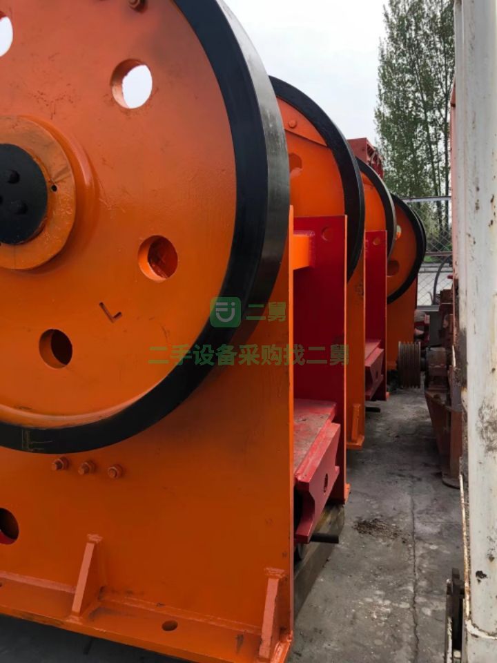 出售上海建設(shè)路橋600/900鄂式破碎機