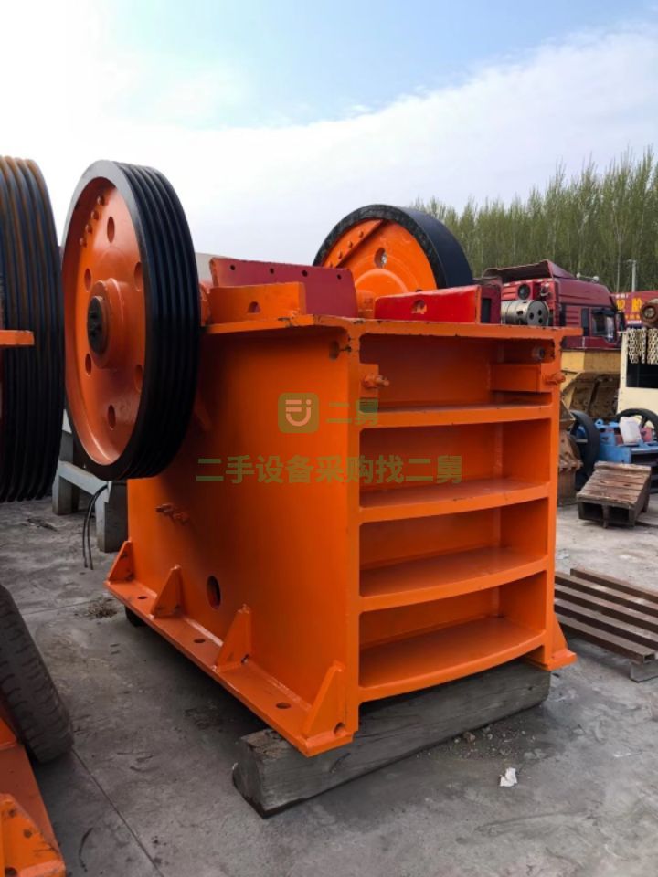 出售上海建設(shè)路橋600/900鄂式破碎機
