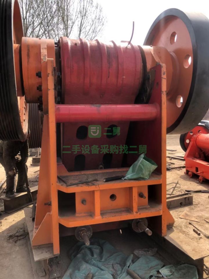 出售上海建設路橋750/1060鄂式破碎機一臺，設備已檢修