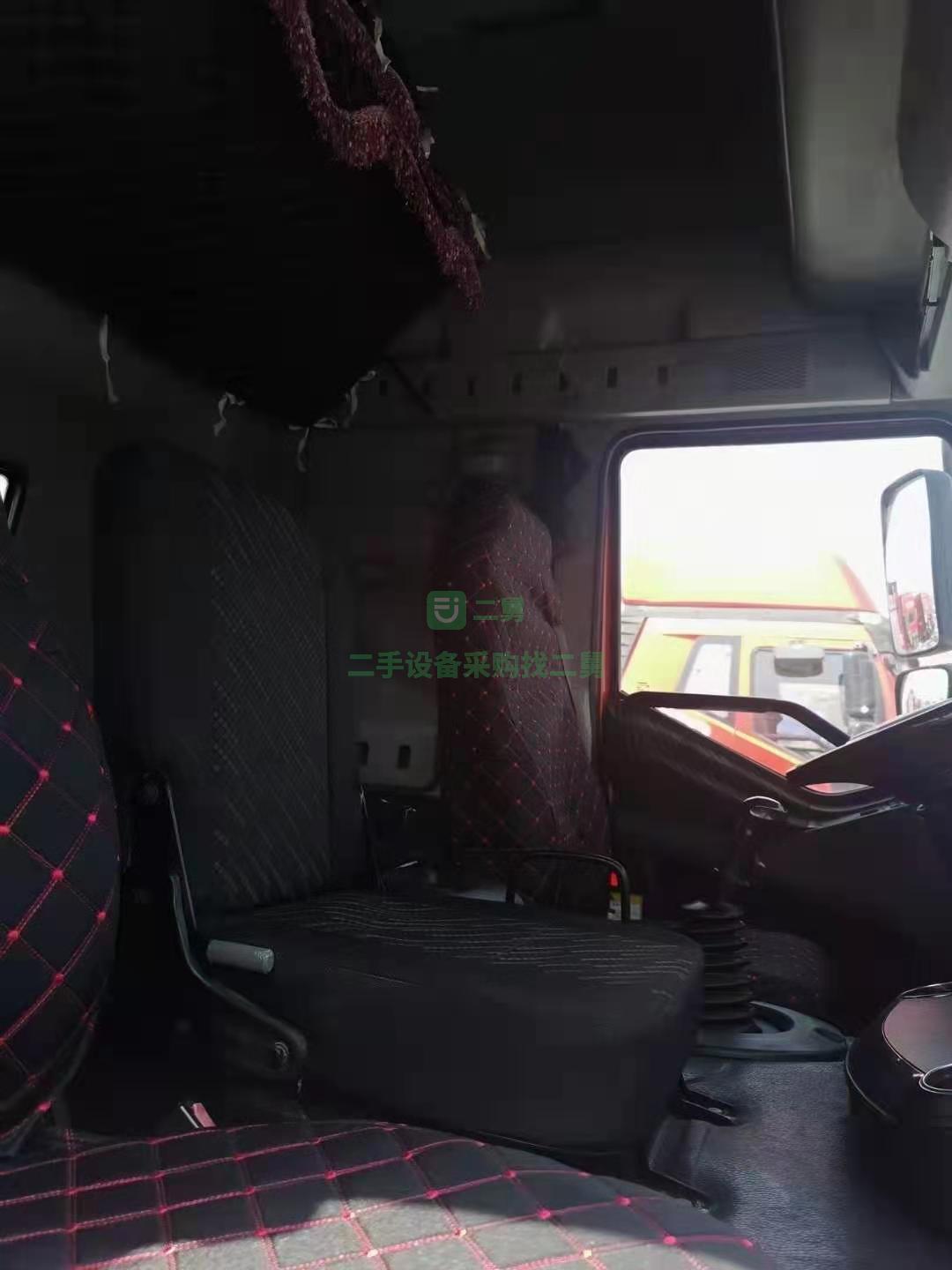 急售精品解放J6P領(lǐng)航版牽引車  17年11月份上戶