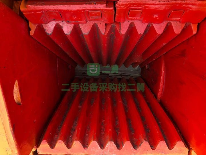 出售上海建設(shè)路橋600/900鄂式破碎機