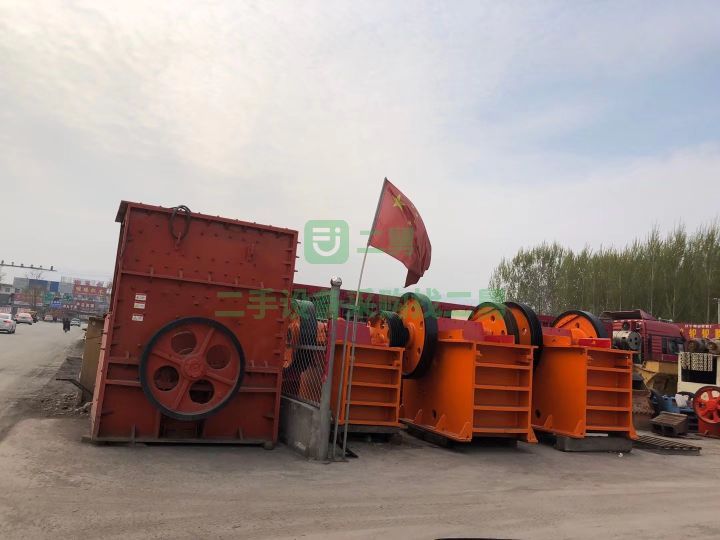 出售上海建設(shè)路橋600/900鄂式破碎機