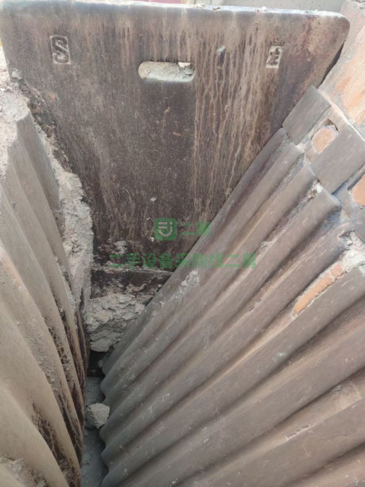 出售二手上海路橋600/900型鄂式破碎機(jī)，需要聯(lián)系。