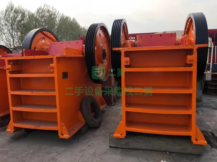 出售上海建設(shè)路橋600/900鄂式破碎機