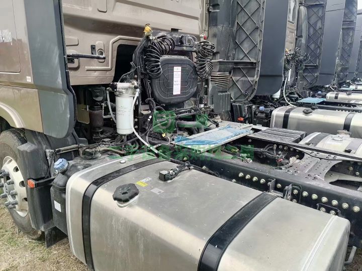 出售二手九成新的天龍旗艦國六車型600馬力牽引車