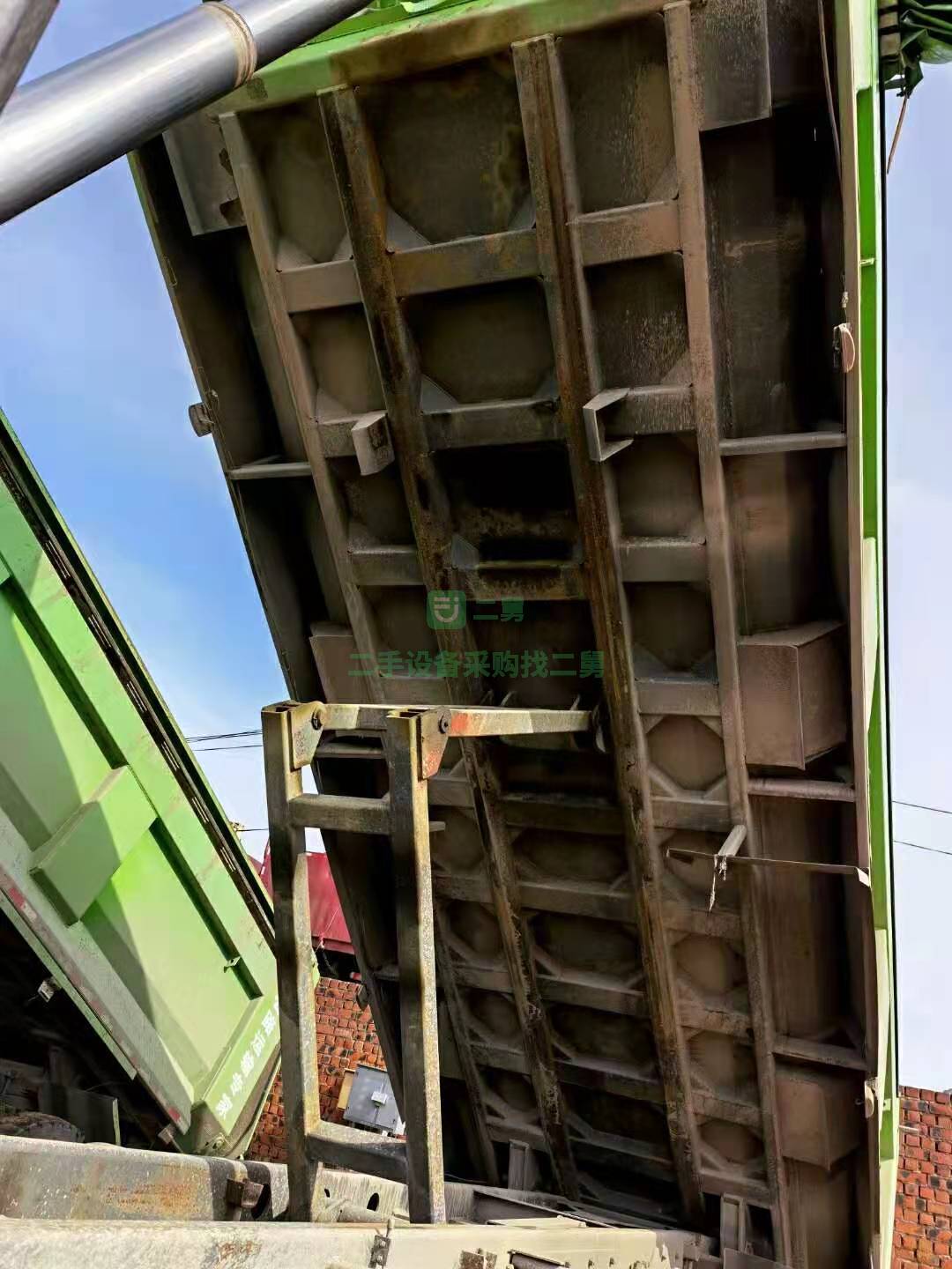 出售一臺市政用車19年380馬力自卸車，天馬大箱