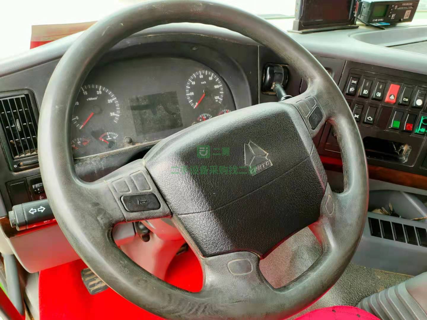 出售一臺前四后八歐曼19年的自卸車