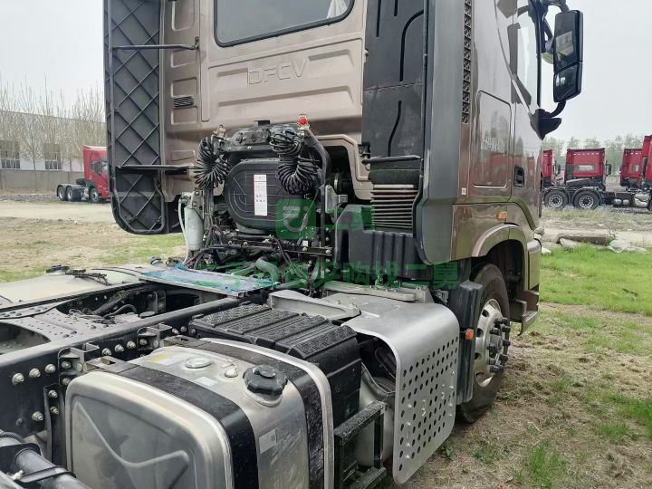出售二手九成新的天龍旗艦國六車型600馬力牽引車