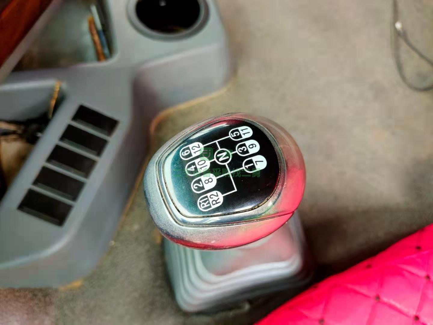 出售一臺前四后八歐曼19年的自卸車