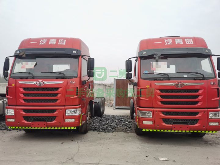 出售二手的九成新的解放天V430天然氣牽引車雙驅(qū)輕體國五，995大罐