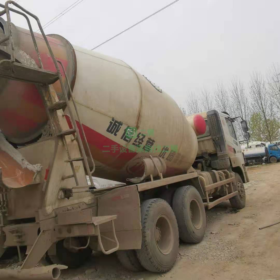 出售一臺16年11月三一C6攪拌車，十二方，車況沒洗沒刷