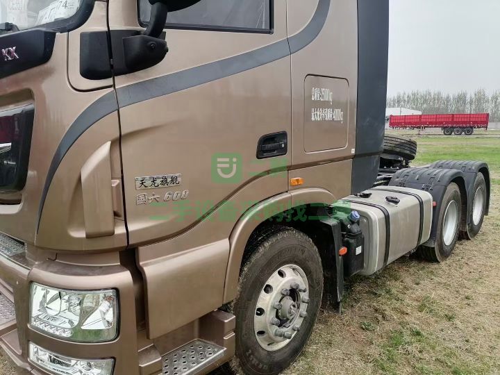 出售二手九成新的天龍旗艦國六車型600馬力牽引車