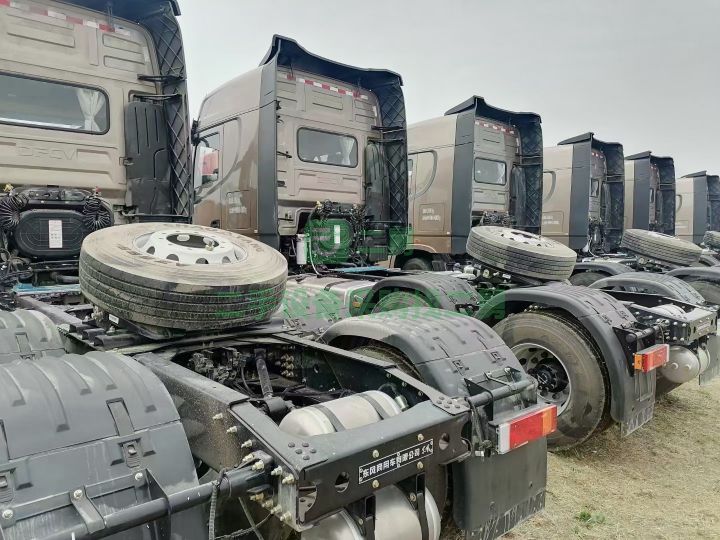 出售二手九成新的天龍旗艦國六車型600馬力牽引車