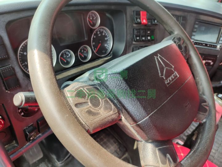 出售17年重汽豪沃440馬力牽引車，德國曼發動機重汽變速箱